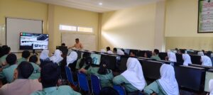 Workshop Pembuatan Konten Instagram Menggunakan Aplikasi Edits Dan Pengenalan Teknologi VR Di SMAN 16 Pekanbaru