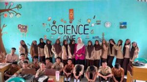 Dosen dan Mahasiswa Unilak Latih Siswa SMA Negeri 16 Pekanbaru Kelola Bisnis Digital Lewat Affiliate Marketing dan Aplikasi MOVA